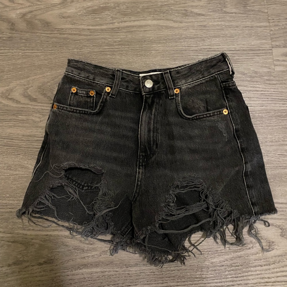 PacSun rips high waisted jean shorts